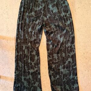 NWT Floral Patterned Women Pants